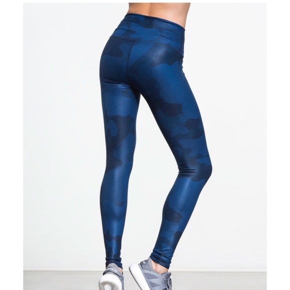 ALO Yoga Navy Blue Camo Airbrush Legging High Rise - Picture 2 of 16